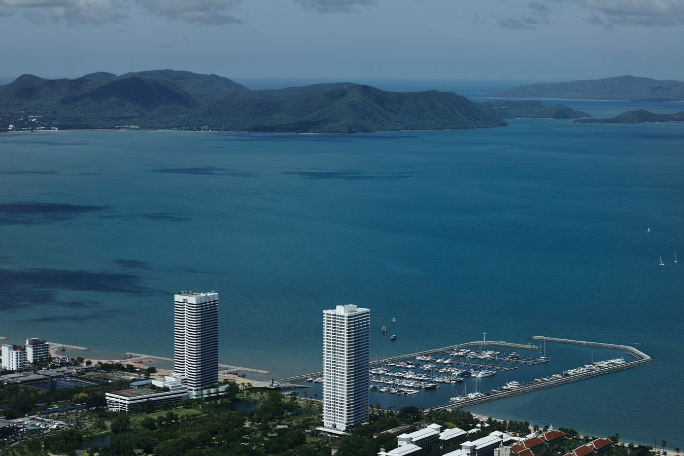 Marina pattaya. Ocean Portofino Паттайя. Ocean Portofino Pattaya. Pattaya Ocean Marina. Thailand Yacht show Ocean Marina Pattaya Gulf of Thailand.